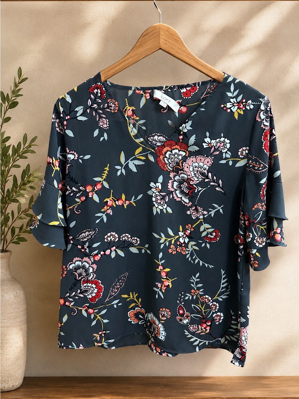 LOFT Floral Blouse XS Dark Boho Flutter Sleeve Top